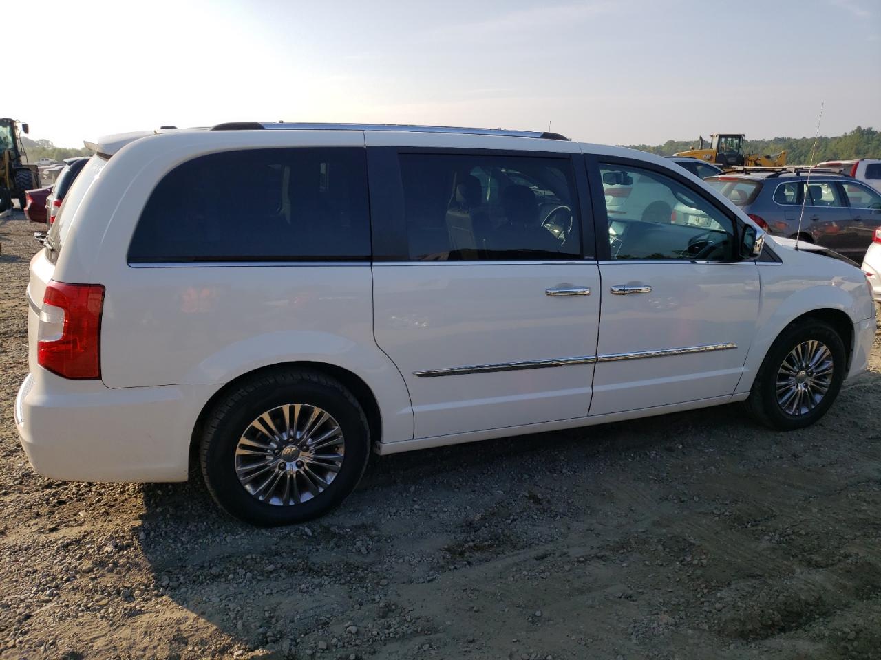 Photo 2 VIN: 2A4RR6DG0BR612418 - CHRYSLER TOWN & COUNTRY 