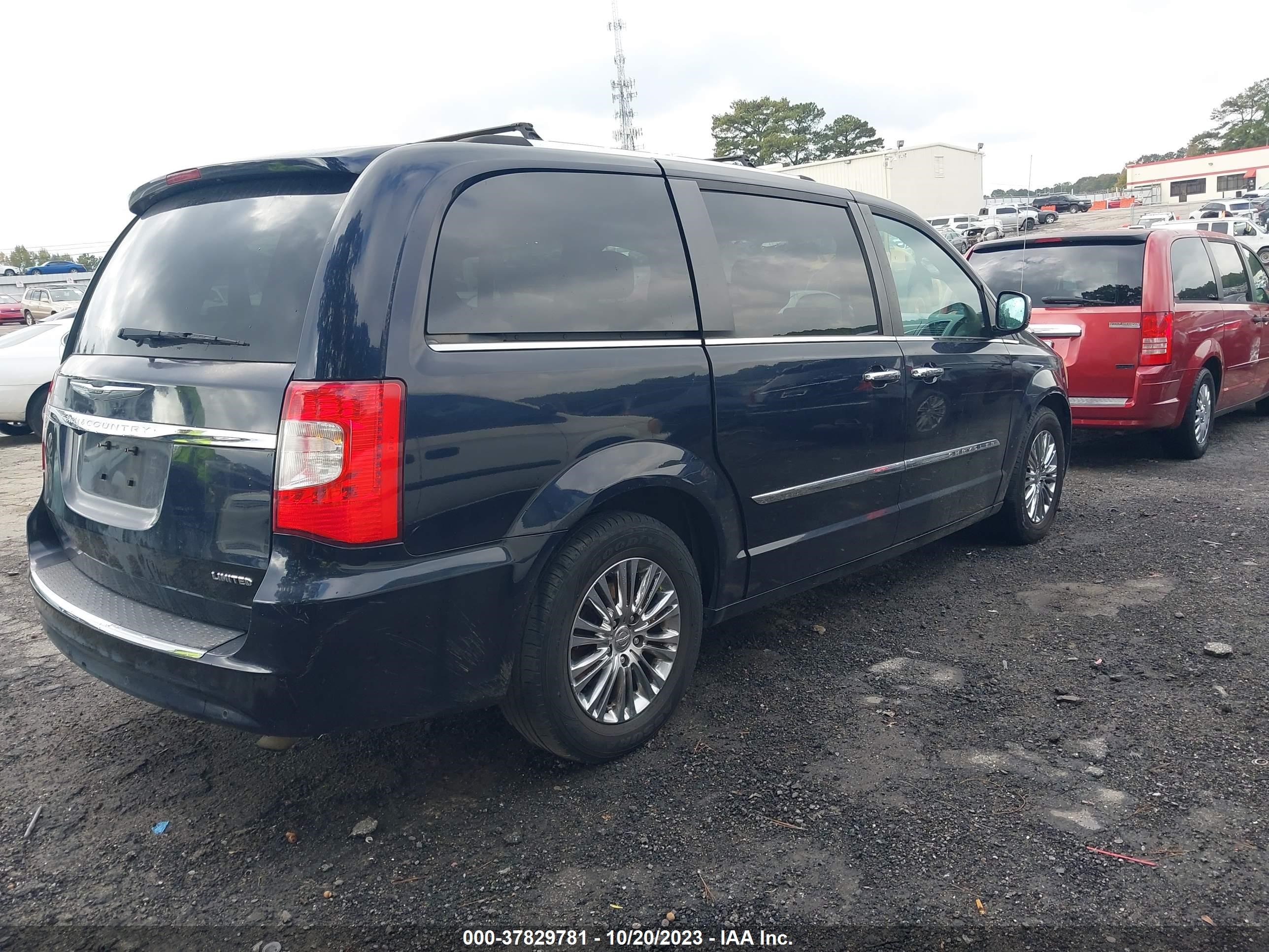 Photo 3 VIN: 2A4RR6DG4BR666871 - CHRYSLER TOWN & COUNTRY 