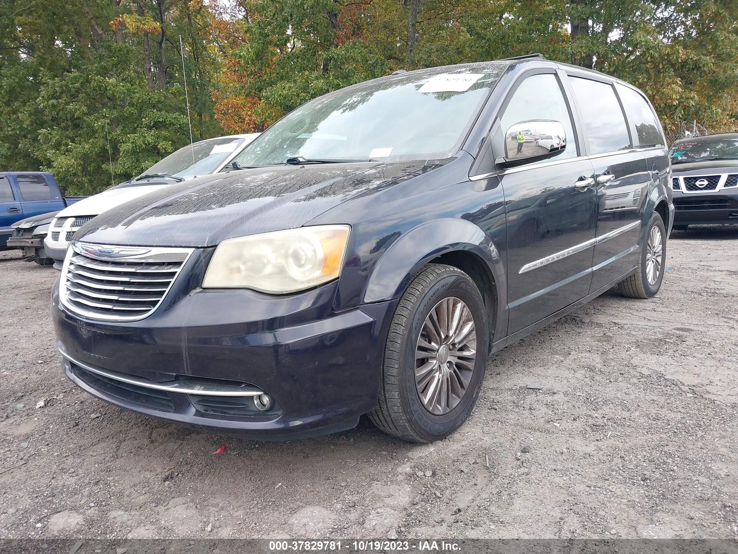 Photo 5 VIN: 2A4RR6DG4BR666871 - CHRYSLER TOWN & COUNTRY 