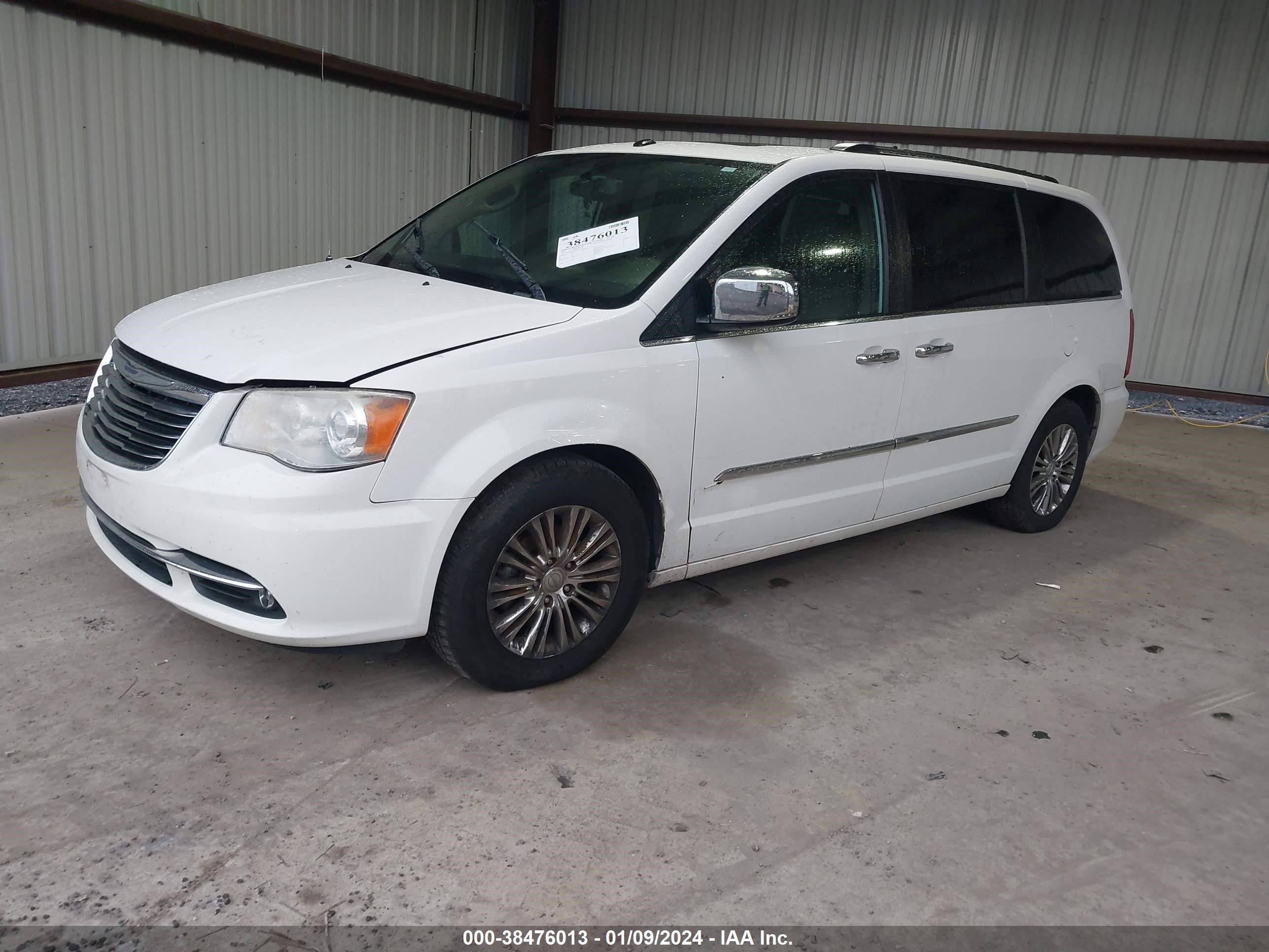 Photo 1 VIN: 2A4RR6DG6BR613928 - CHRYSLER TOWN & COUNTRY 