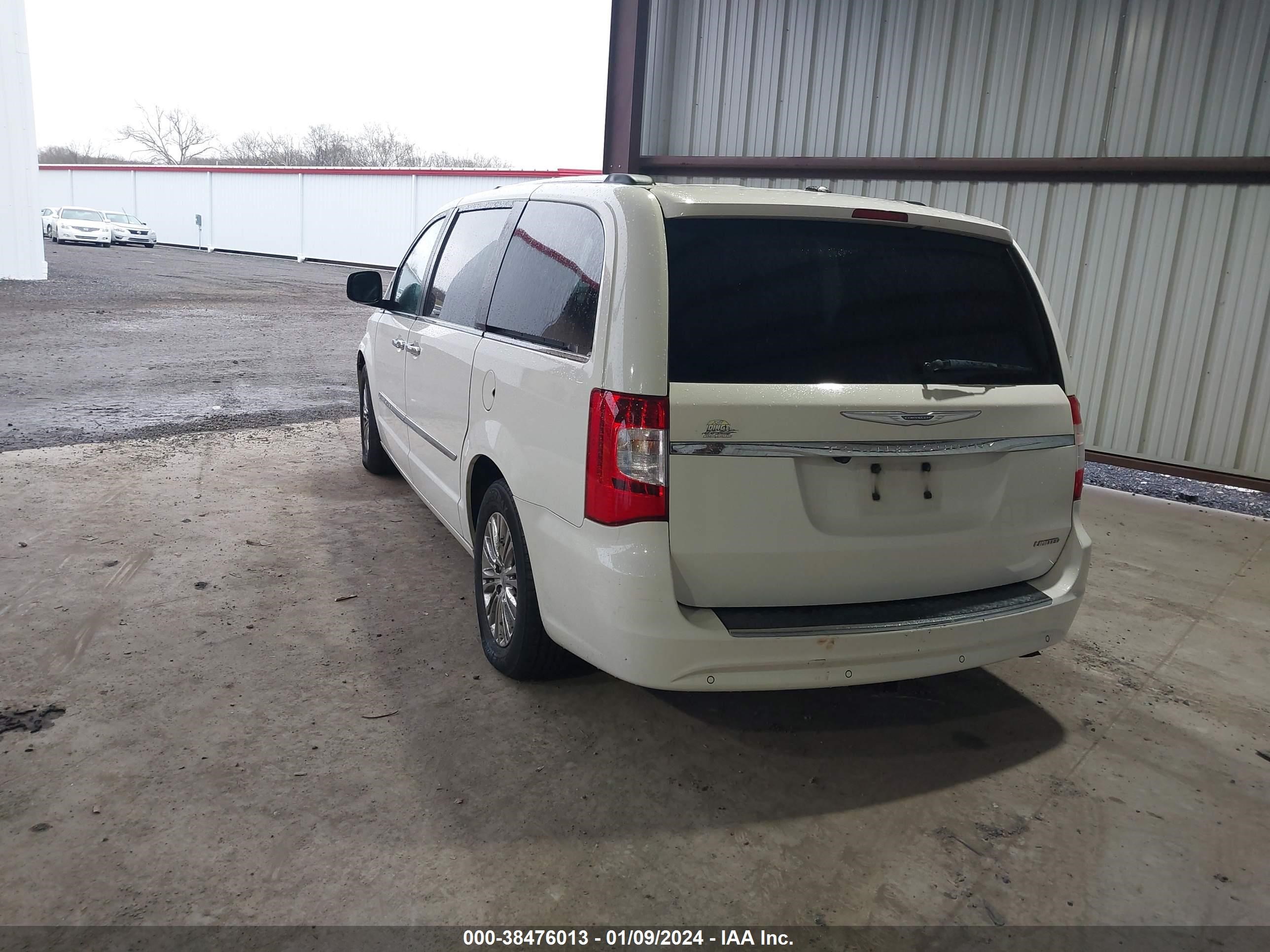 Photo 2 VIN: 2A4RR6DG6BR613928 - CHRYSLER TOWN & COUNTRY 