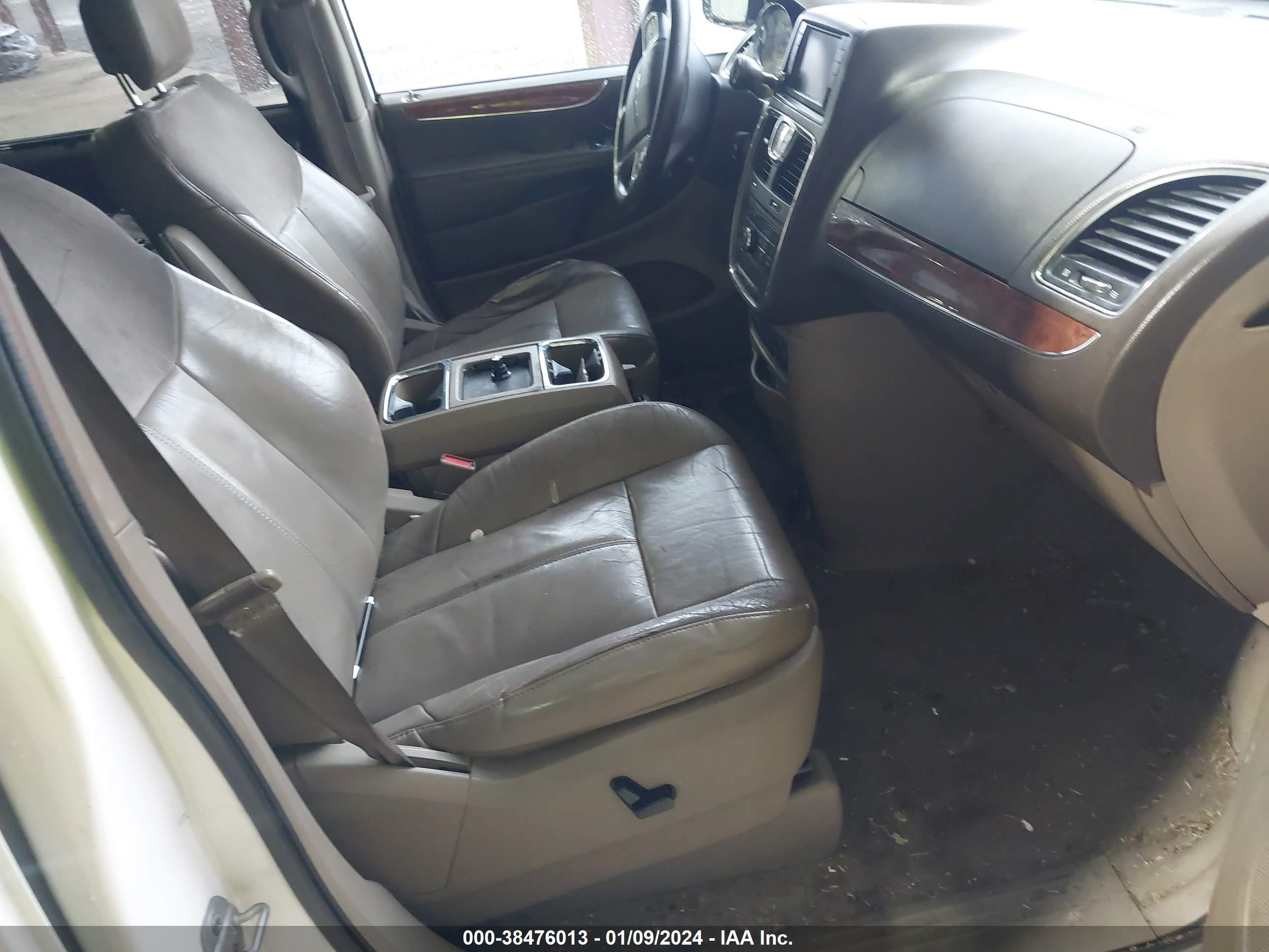 Photo 4 VIN: 2A4RR6DG6BR613928 - CHRYSLER TOWN & COUNTRY 