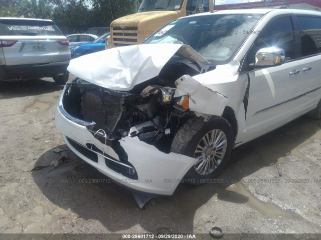 Photo 5 VIN: 2A4RR6DG7BR667352 - CHRYSLER TOWN & COUNTRY 