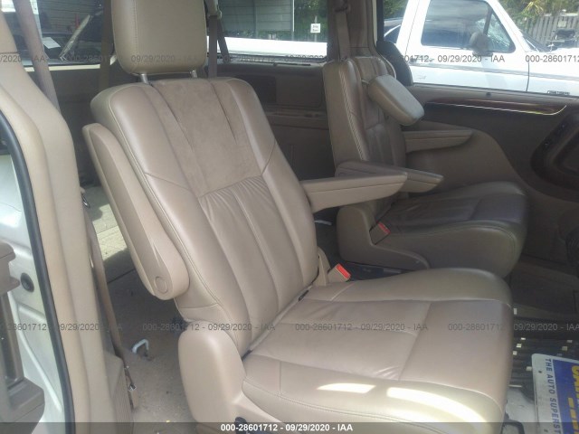 Photo 7 VIN: 2A4RR6DG7BR667352 - CHRYSLER TOWN & COUNTRY 