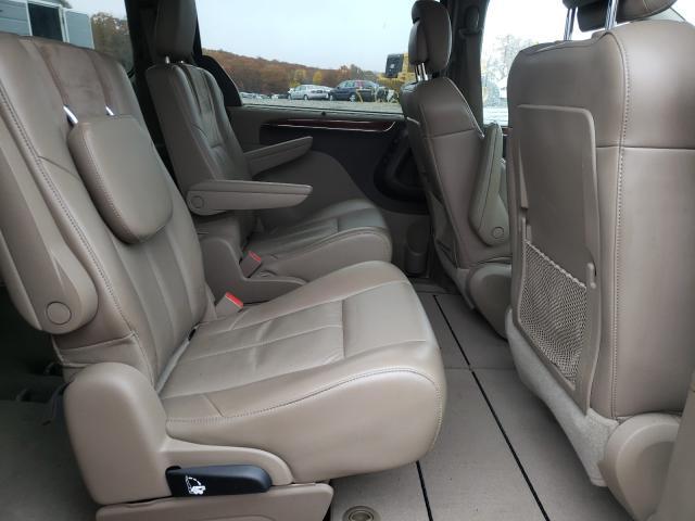 Photo 5 VIN: 2A4RR6DG8BR631119 - CHRYSLER TOWN & COU 