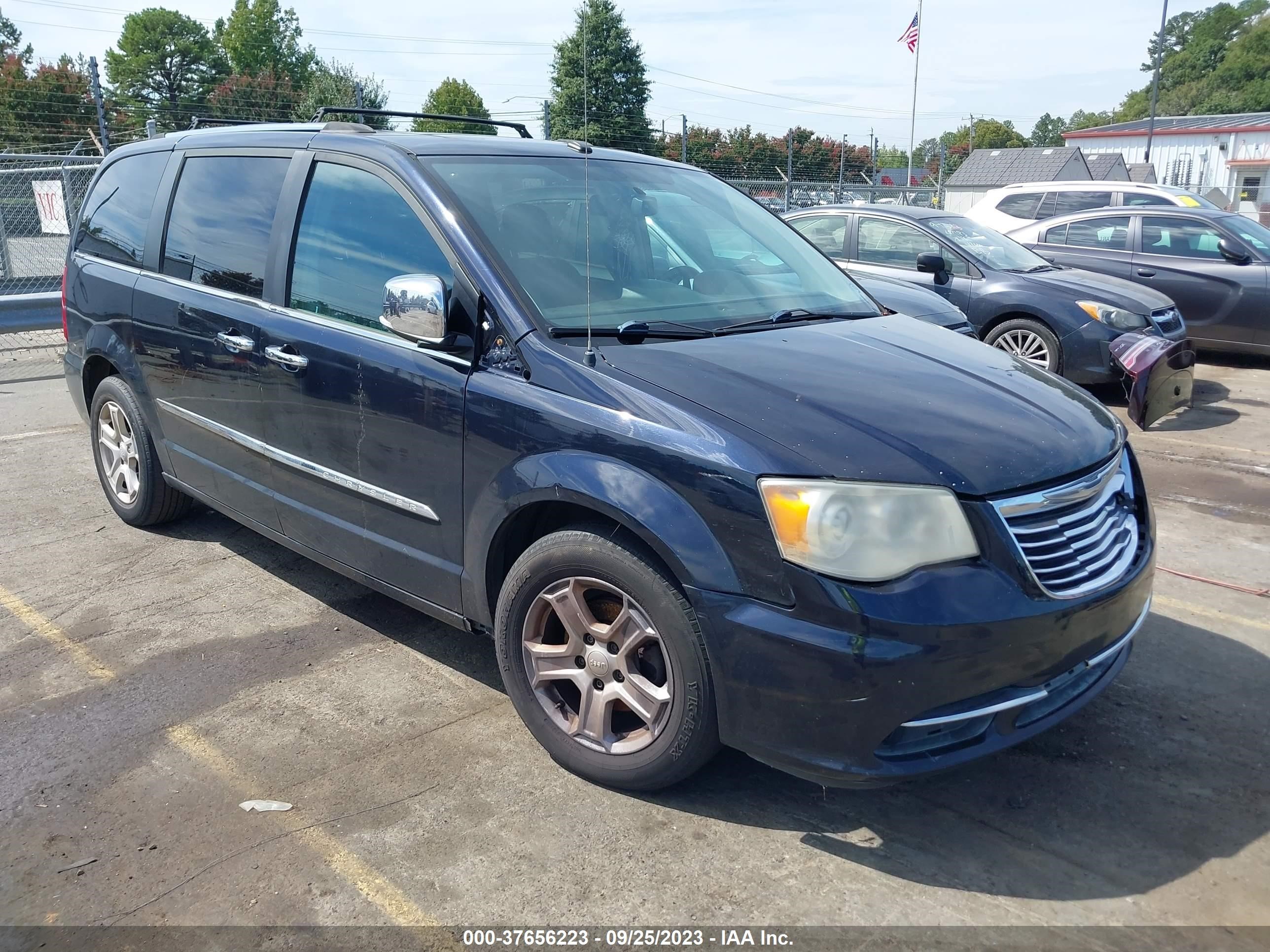 Photo 0 VIN: 2A4RR6DGXBR612412 - CHRYSLER TOWN & COUNTRY 