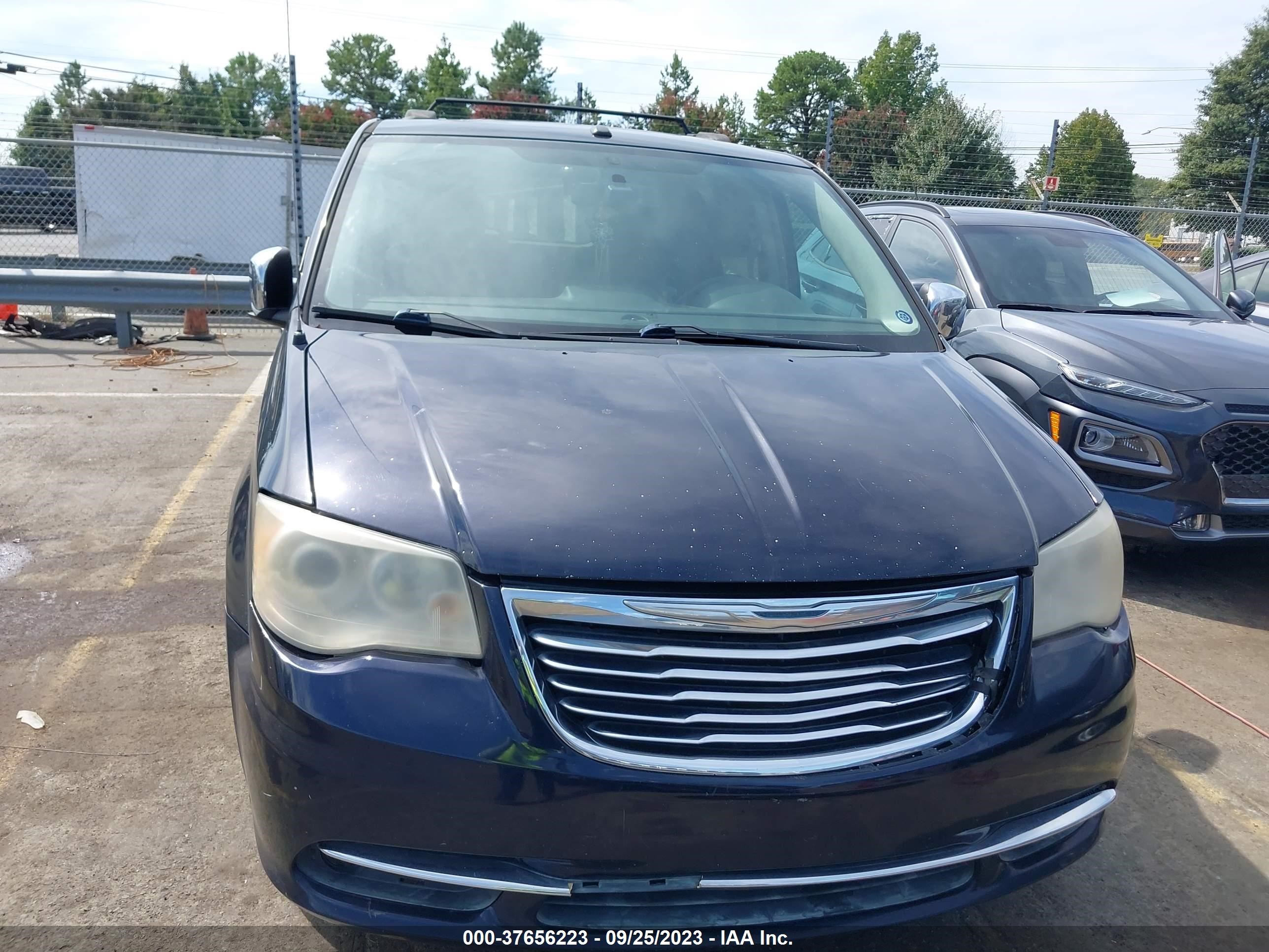 Photo 5 VIN: 2A4RR6DGXBR612412 - CHRYSLER TOWN & COUNTRY 