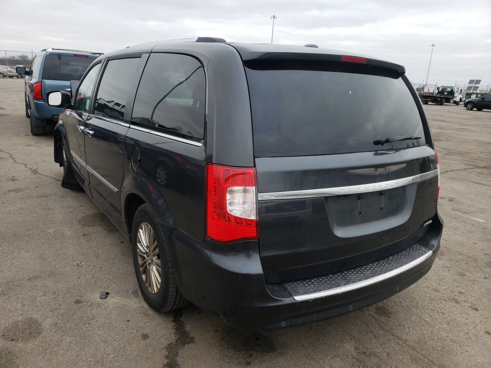 Photo 2 VIN: 2A4RR6DGXBR747471 - CHRYSLER TOWN &AMP COU 