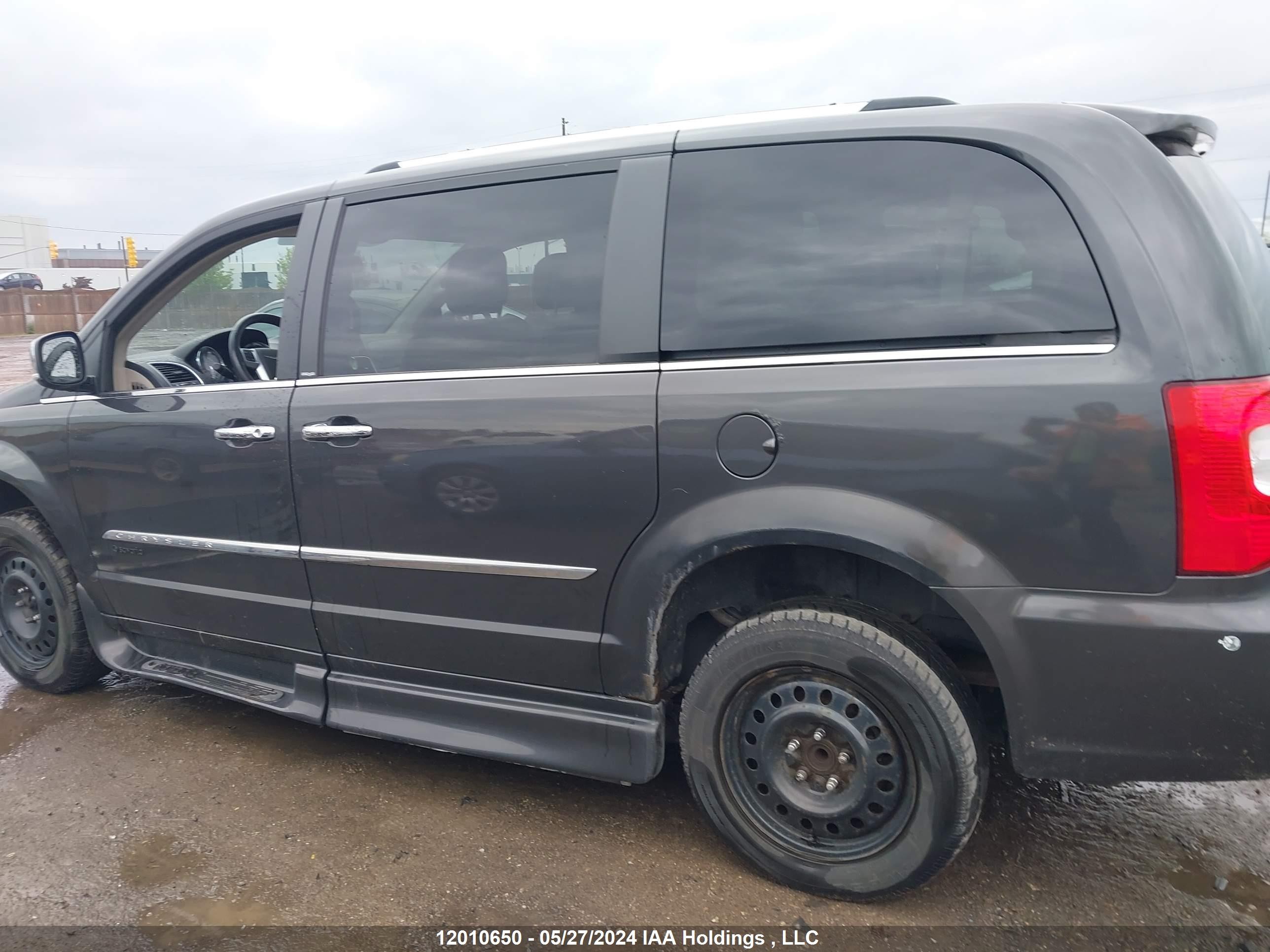 Photo 14 VIN: 2A4RR6DGXBR789252 - CHRYSLER TOWN & COUNTRY 