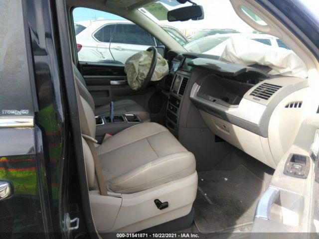 Photo 4 VIN: 2A4RR6DX0AR133575 - CHRYSLER TOWN & COUNTRY 