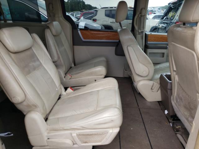 Photo 5 VIN: 2A4RR6DX0AR152160 - CHRYSLER TOWN & COU 