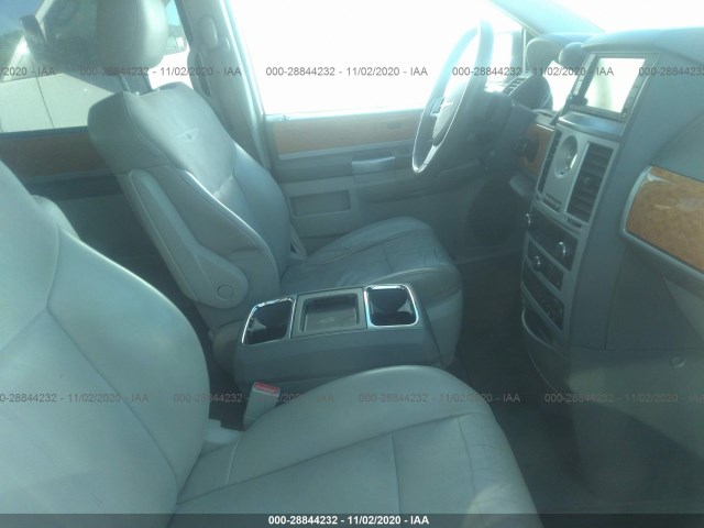 Photo 4 VIN: 2A4RR6DX1AR166956 - CHRYSLER TOWN & COUNTRY 