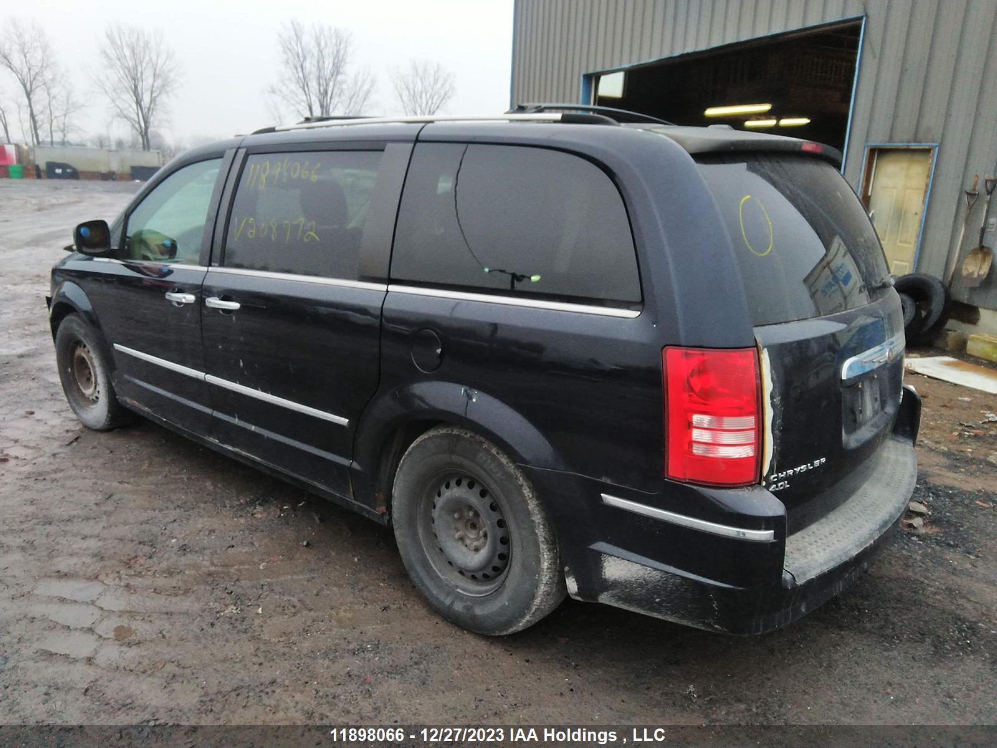 Photo 2 VIN: 2A4RR6DX2AR208972 - CHRYSLER TOWN & COUNTRY 