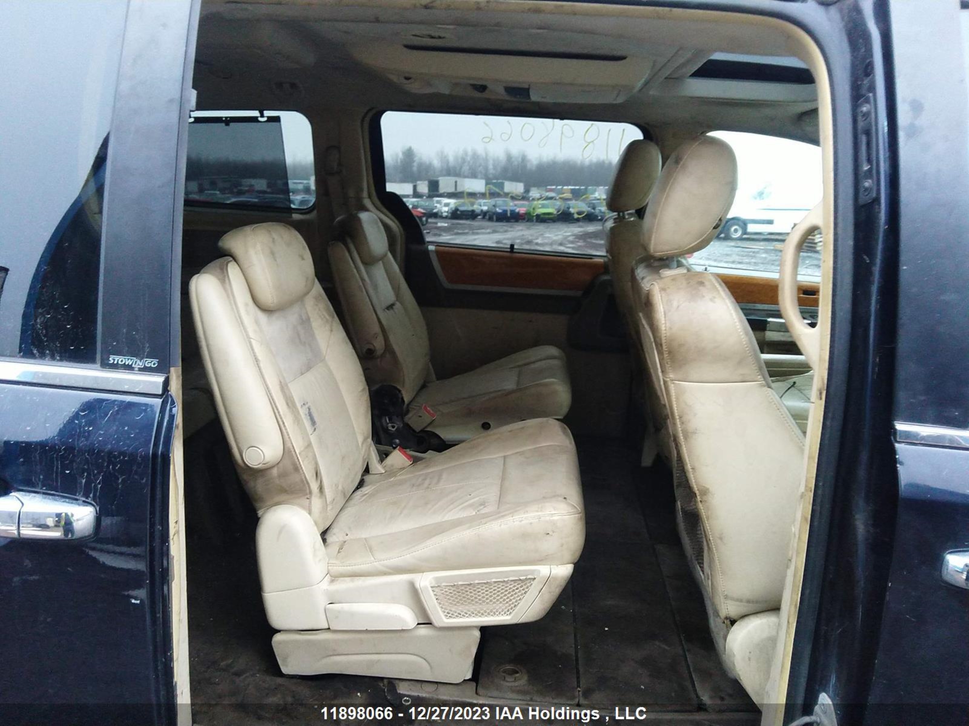 Photo 7 VIN: 2A4RR6DX2AR208972 - CHRYSLER TOWN & COUNTRY 