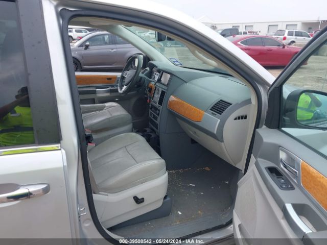 Photo 4 VIN: 2A4RR6DX4AR153098 - CHRYSLER TOWN & COUNTRY 