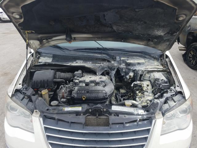 Photo 6 VIN: 2A4RR6DX5AR183405 - CHRYSLER TOWN & COU 