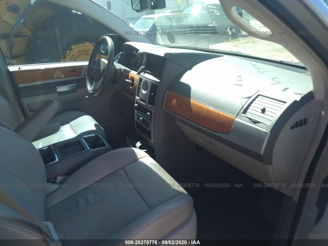 Photo 4 VIN: 2A4RR6DX6AR199189 - CHRYSLER TOWN & COUNTRY 