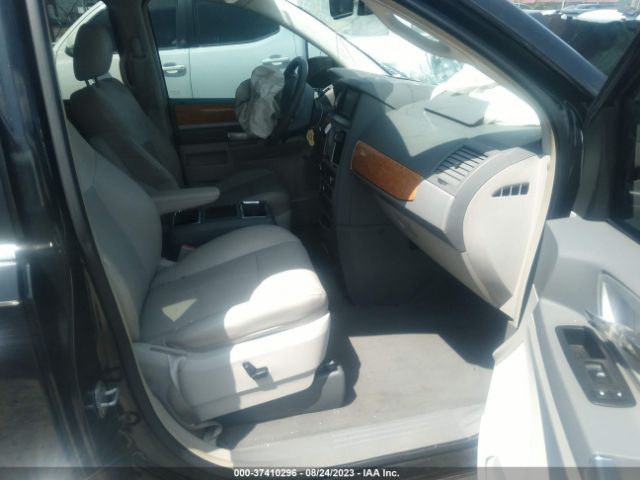 Photo 4 VIN: 2A4RR6DX9AR260809 - CHRYSLER TOWN & COUNTRY 