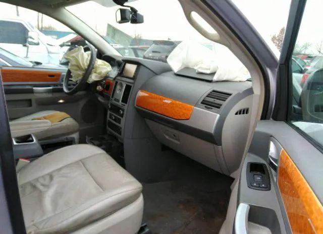 Photo 4 VIN: 2A4RR6DXXAR240309 - CHRYSLER TOWN & COUNTRY 