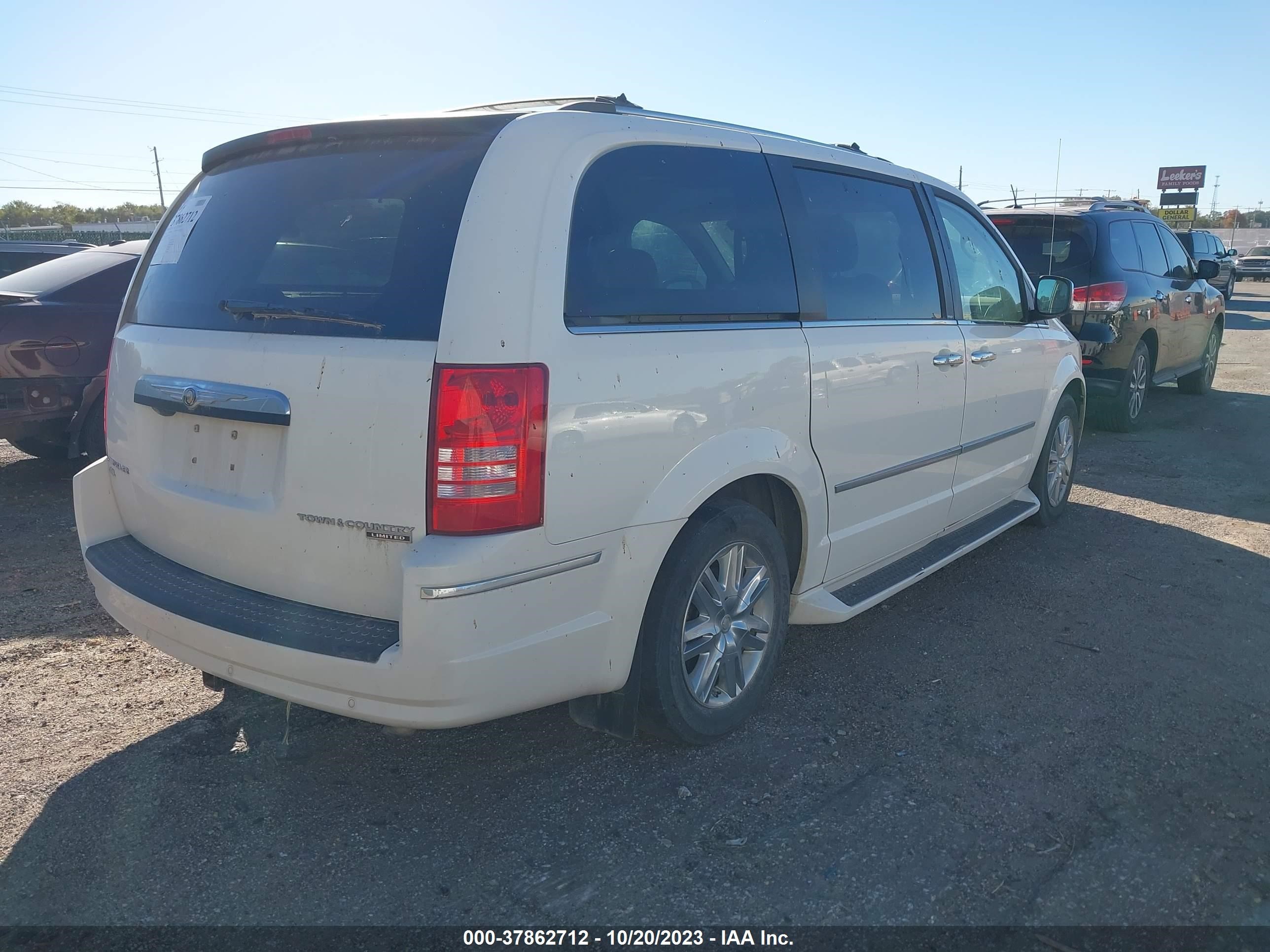 Photo 3 VIN: 2A4RR7DX2AR428554 - CHRYSLER TOWN & COUNTRY 