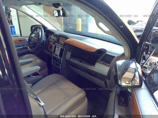 Photo 4 VIN: 2A4RR7DX7AR357559 - CHRYSLER TOWN & COUNTRY 