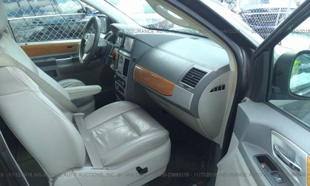 Photo 4 VIN: 2A4RR7DX8AR448470 - CHRYSLER TOWN AND COUNTRY 