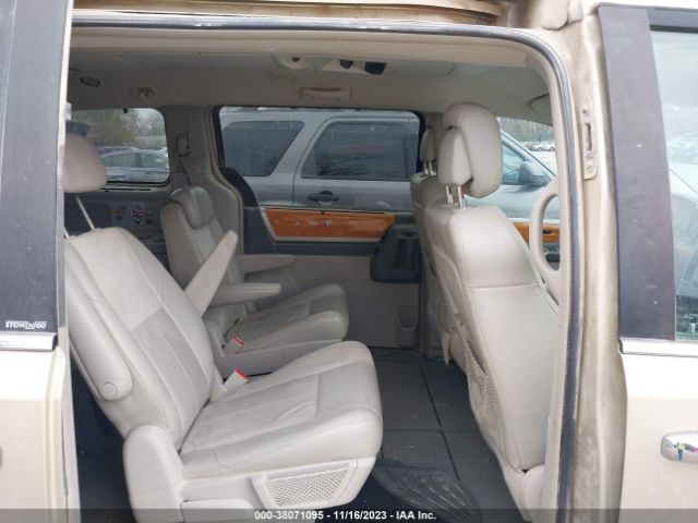 Photo 7 VIN: 2A4RR7DX9AR399005 - CHRYSLER TOWN & COUNTRY 