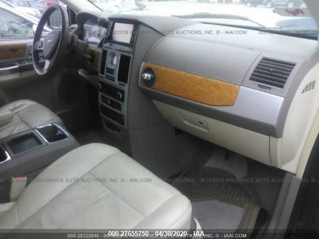 Photo 4 VIN: 2A4RR7DX9AR448512 - CHRYSLER TOWN & COUNTRY 