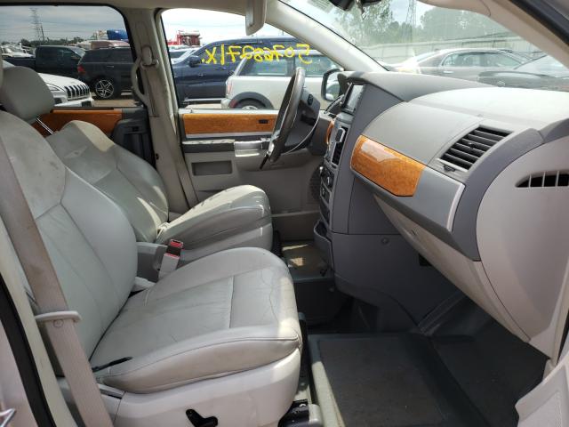 Photo 4 VIN: 2A4RR7DXXAR377059 - CHRYSLER TOWN &AMP COU 