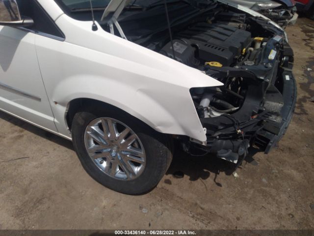 Photo 5 VIN: 2A4RR7DXXAR391463 - CHRYSLER TOWN & COUNTRY 