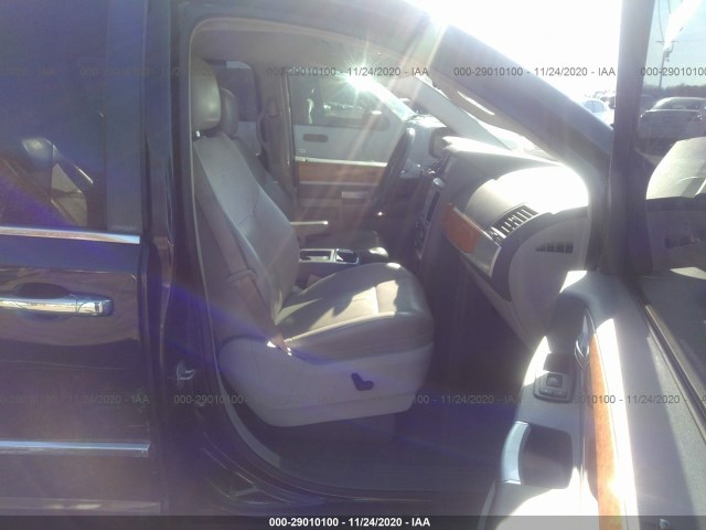 Photo 4 VIN: 2A4RR7DXXAR449569 - CHRYSLER TOWN & COUNTRY 