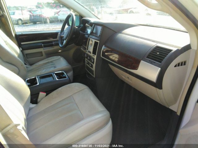 Photo 4 VIN: 2A4RR8D10AR404903 - CHRYSLER TOWN & COUNTRY 