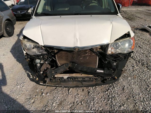 Photo 5 VIN: 2A4RR8D10AR404903 - CHRYSLER TOWN & COUNTRY 