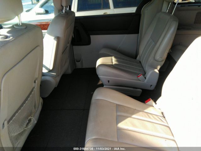 Photo 7 VIN: 2A4RR8D10AR404903 - CHRYSLER TOWN & COUNTRY 