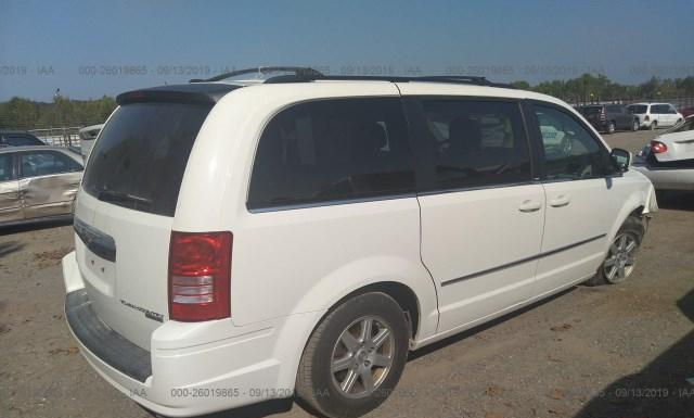 Photo 3 VIN: 2A4RR8D10AR427615 - CHRYSLER TOWN AND COUNTRY 