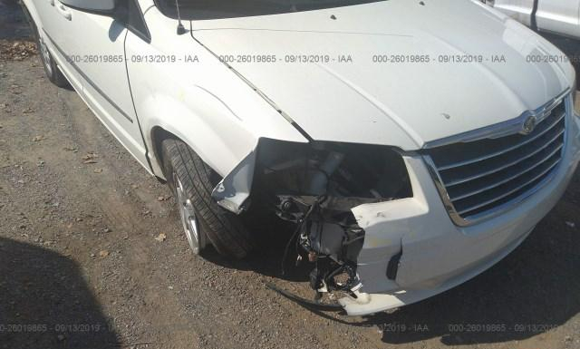 Photo 5 VIN: 2A4RR8D10AR427615 - CHRYSLER TOWN AND COUNTRY 