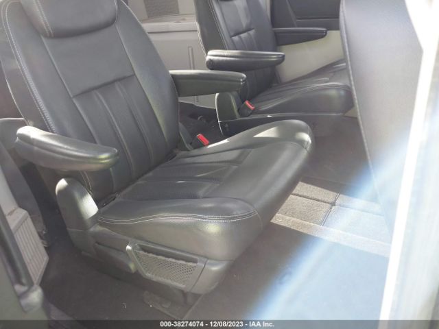 Photo 7 VIN: 2A4RR8D11AR423945 - CHRYSLER TOWN COUNTRY 