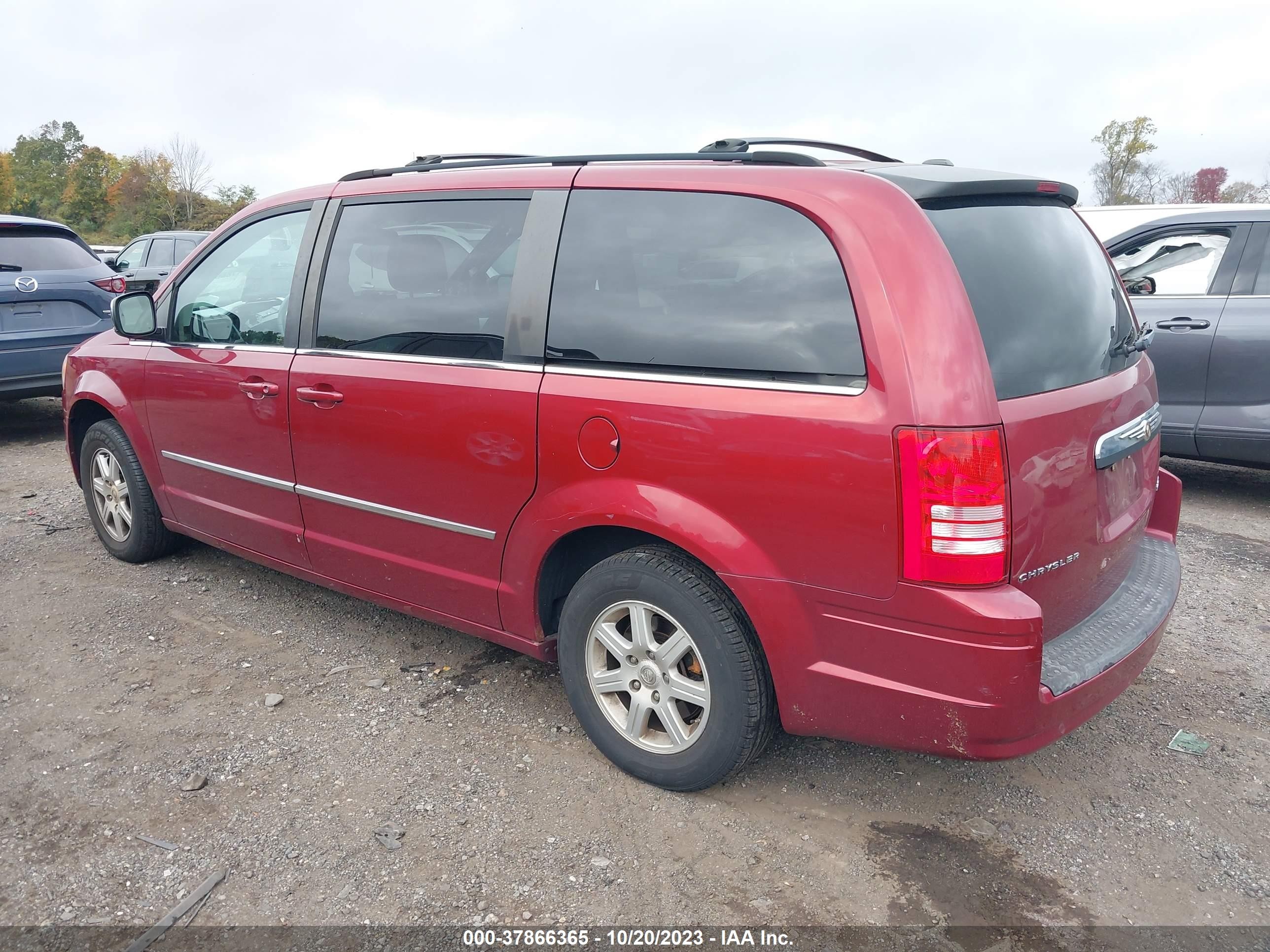 Photo 2 VIN: 2A4RR8D13AR381214 - CHRYSLER TOWN & COUNTRY 