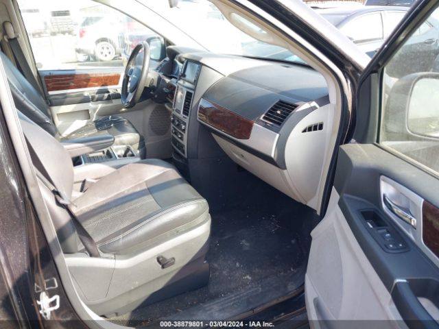 Photo 4 VIN: 2A4RR8D13AR481054 - CHRYSLER TOWN & COUNTRY 