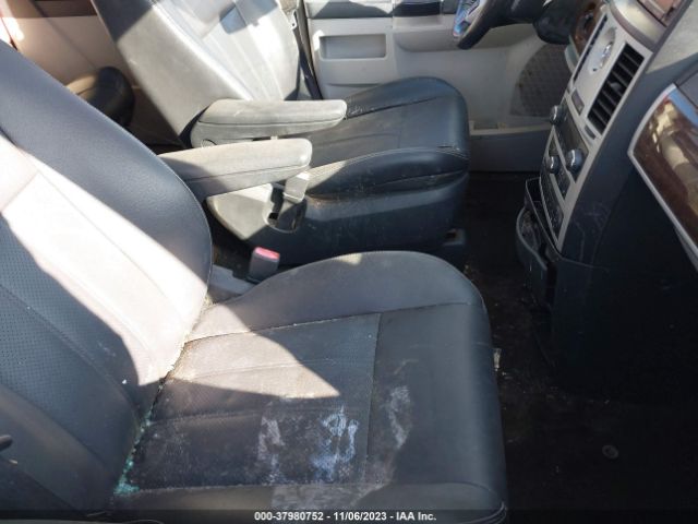 Photo 4 VIN: 2A4RR8D14AR320812 - CHRYSLER TOWN & COUNTRY 