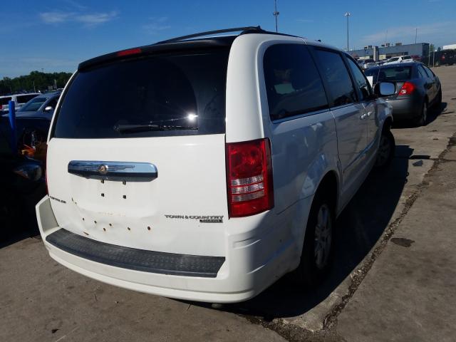 Photo 3 VIN: 2A4RR8D14AR405147 - CHRYSLER TOWN & COU 