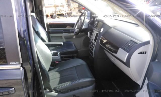 Photo 4 VIN: 2A4RR8D15AR367914 - CHRYSLER TOWN AND COUNTRY 