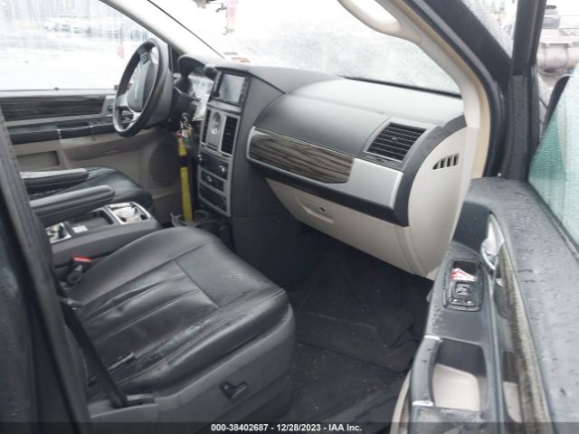 Photo 4 VIN: 2A4RR8D15AR387158 - CHRYSLER TOWN & COUNTRY 