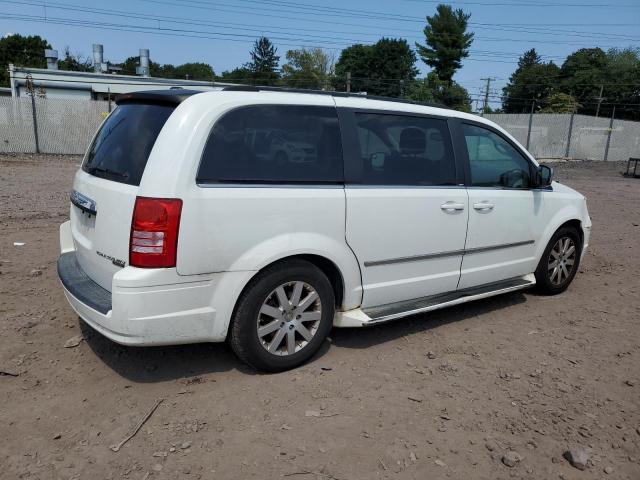 Photo 2 VIN: 2A4RR8D15AR395129 - CHRYSLER TOWN & COU 