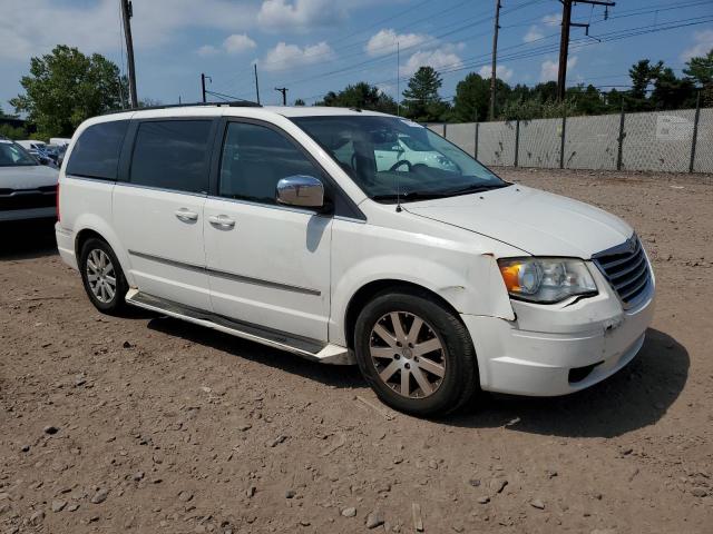 Photo 3 VIN: 2A4RR8D15AR395129 - CHRYSLER TOWN & COU 