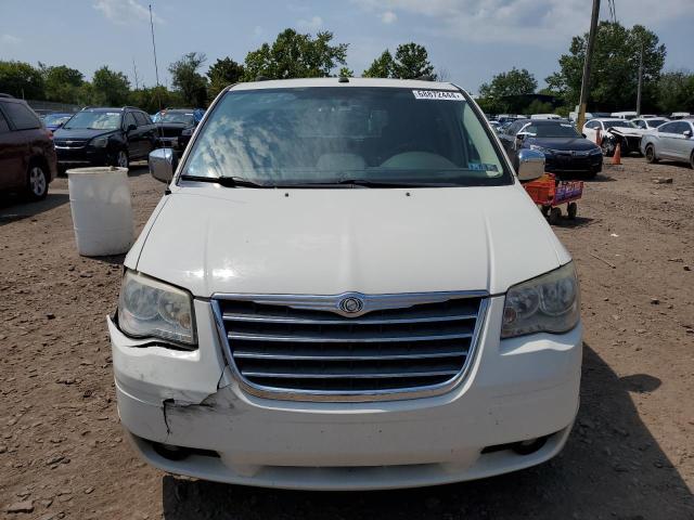 Photo 4 VIN: 2A4RR8D15AR395129 - CHRYSLER TOWN & COU 