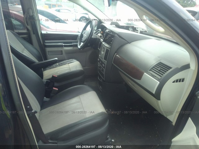 Photo 4 VIN: 2A4RR8D16AR374614 - CHRYSLER TOWN & COUNTRY 