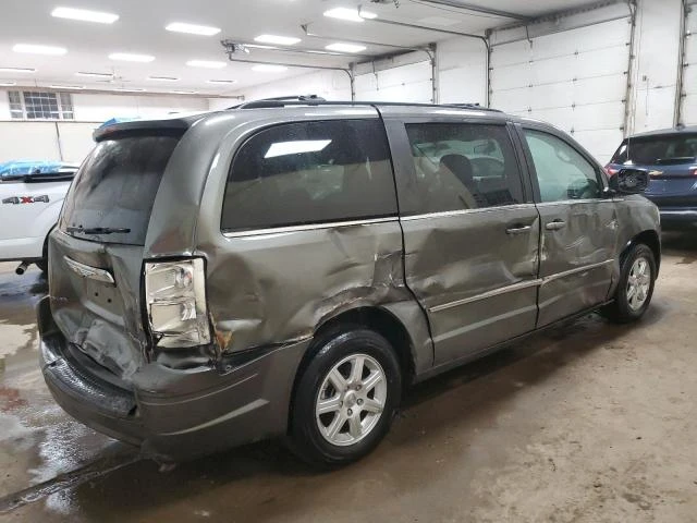 Photo 2 VIN: 2A4RR8D16AR423455 - CHRYSLER TOWN & COU 