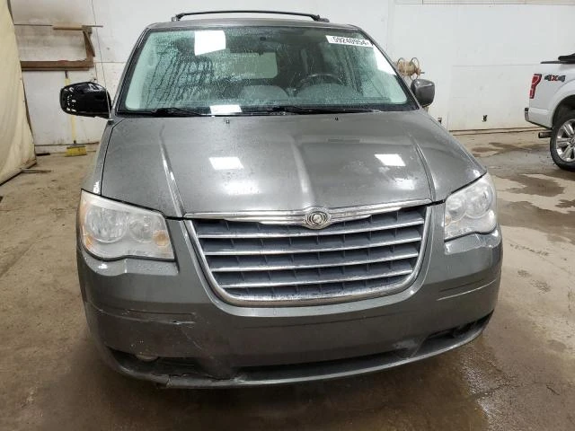 Photo 4 VIN: 2A4RR8D16AR423455 - CHRYSLER TOWN & COU 