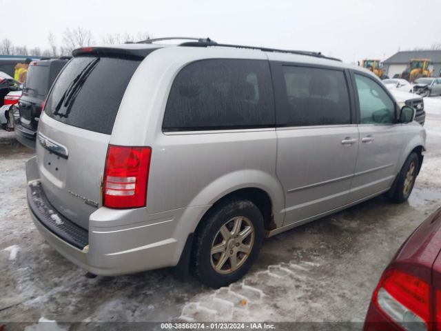 Photo 3 VIN: 2A4RR8D16AR449103 - CHRYSLER TOWN & COUNTRY 